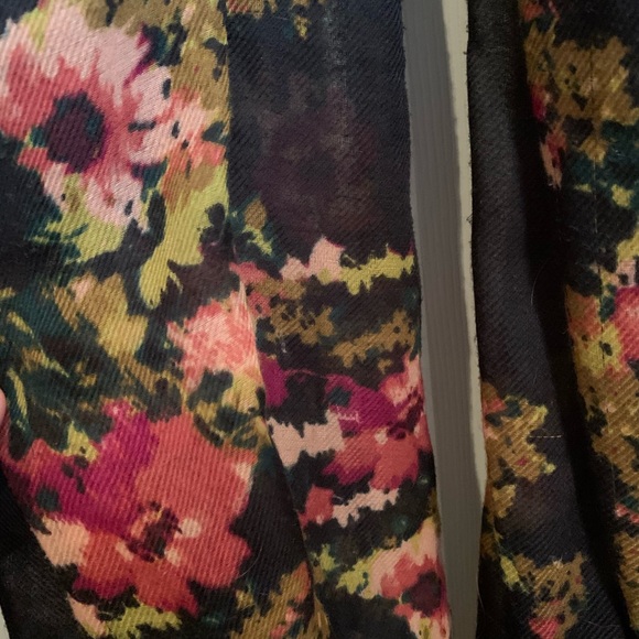 Scarf/Shawl - Picture 4 of 5